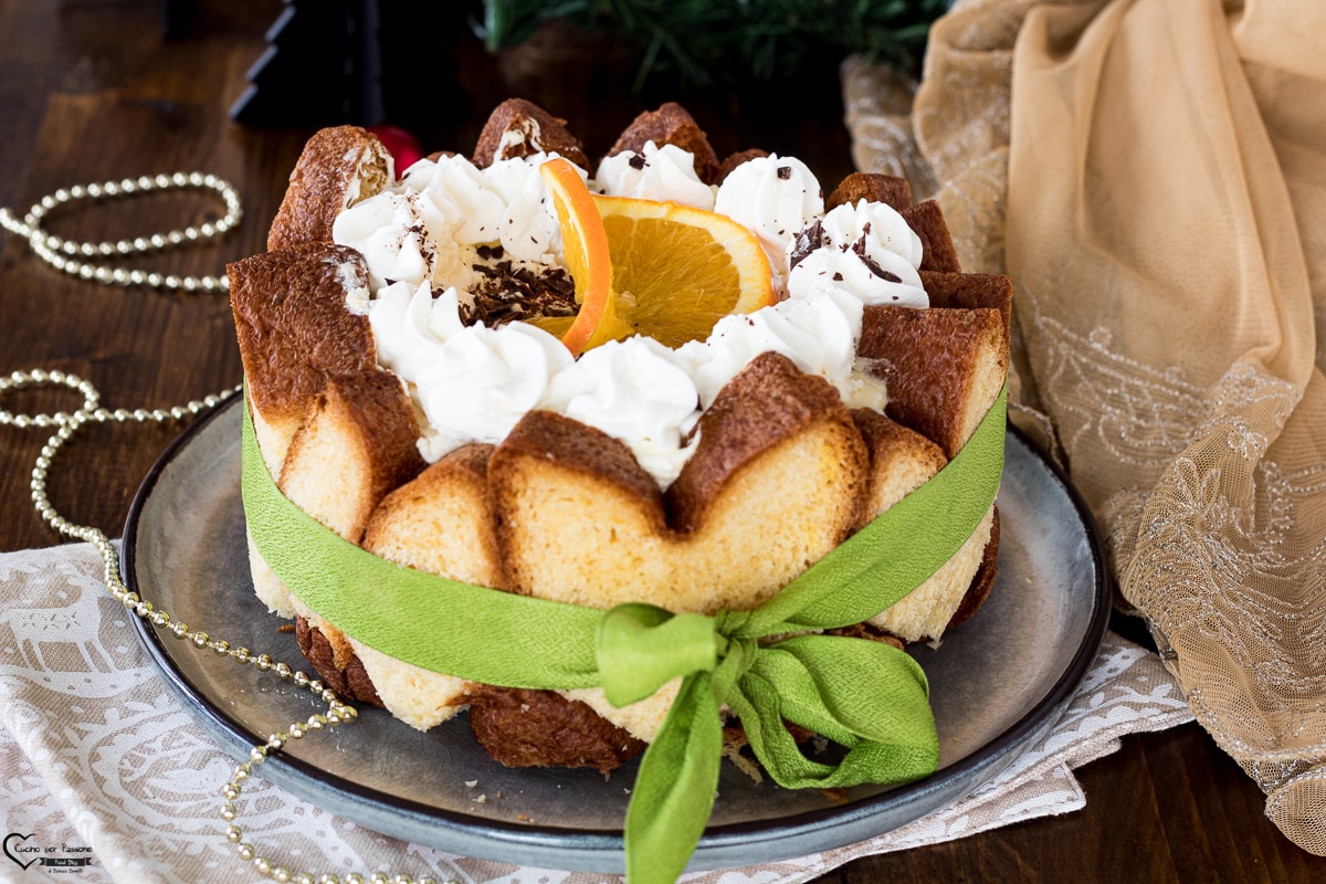 CHARLOTTE COM PANDORO E CREME DE LARANJA