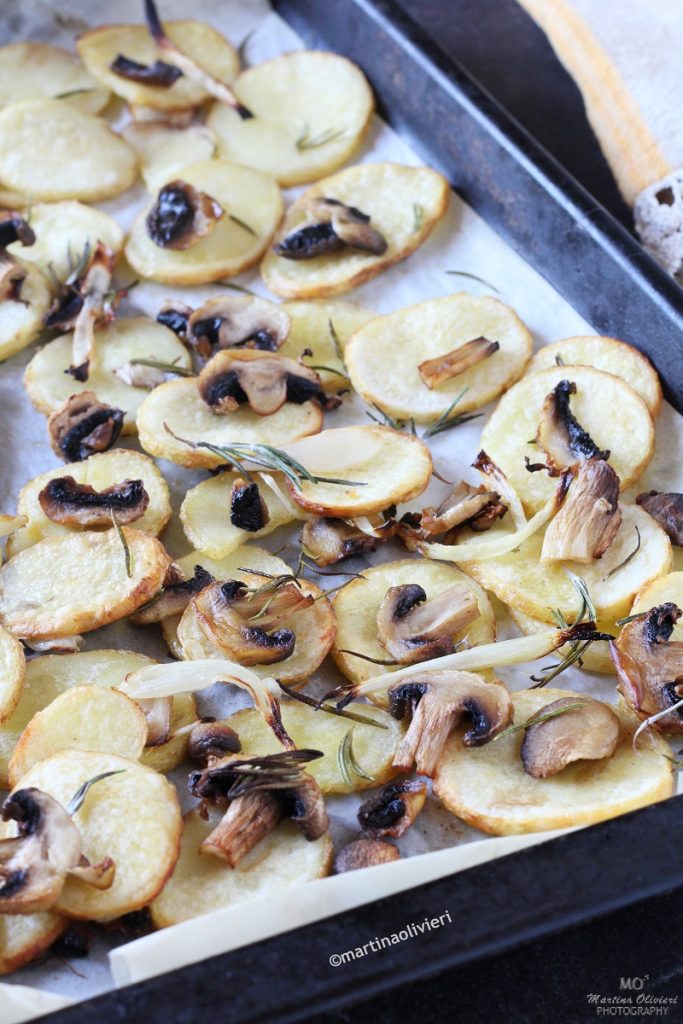 Cogumelos e batatas assados