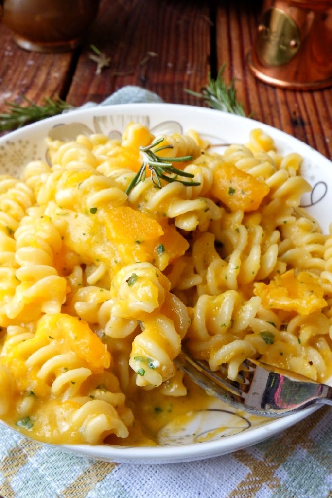 macarrão com abóbora e taleggio
