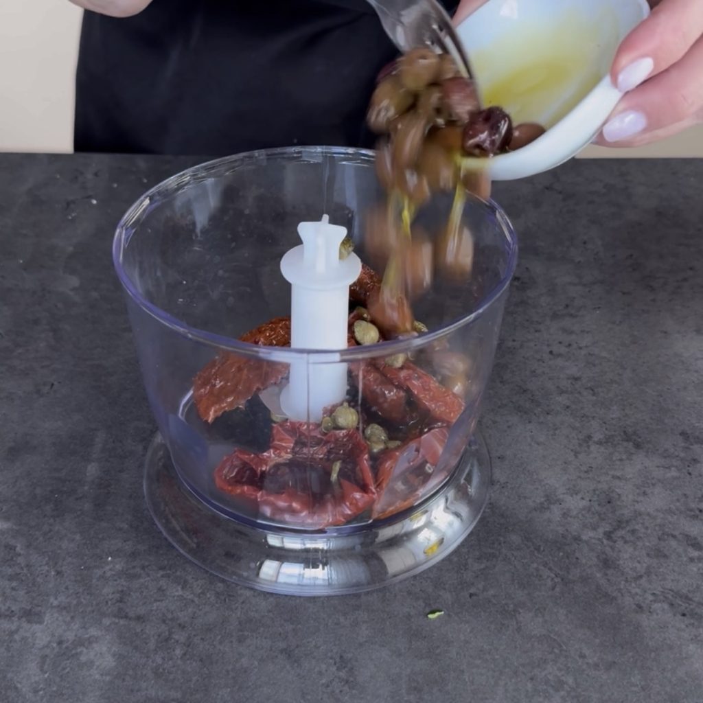 Filés de dourado na frigideira com tomates secos