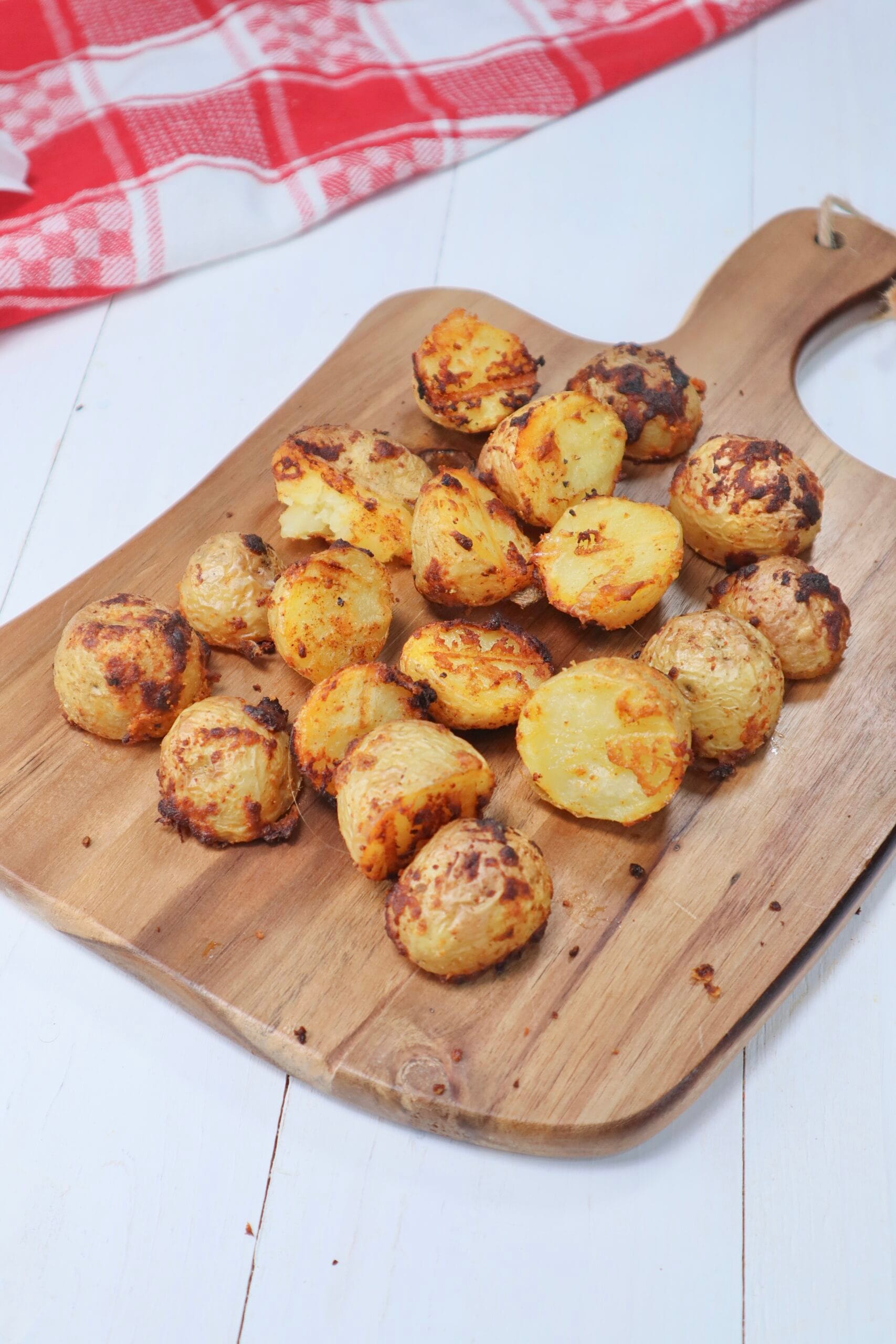 Batatas crocantes com parmesão na fritadeira de ar