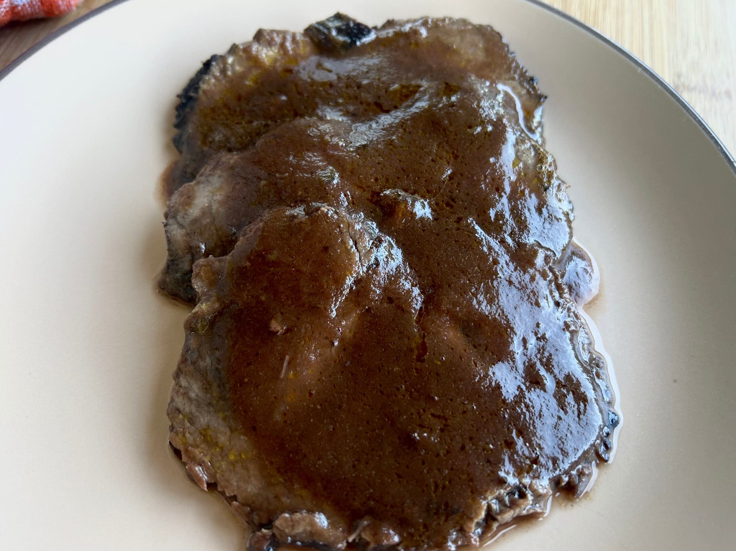 Carne assada ao vinho tinto: tenra e saborosa