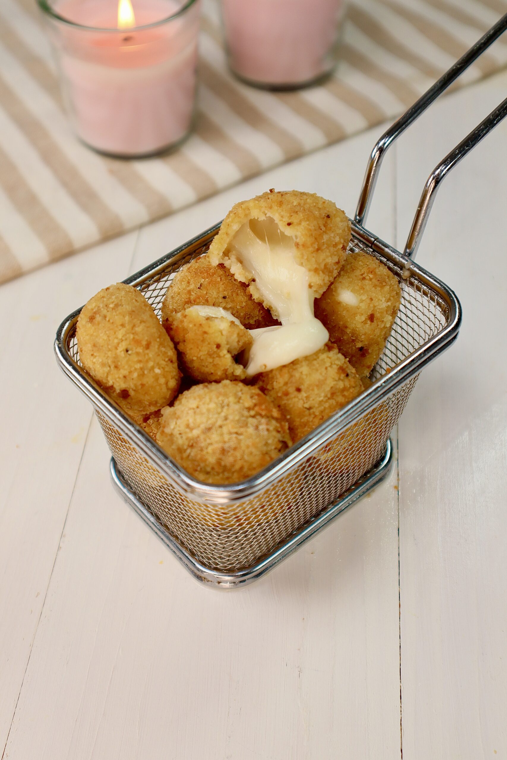 Mozzarelinhas fritas na fritadeira elétrica