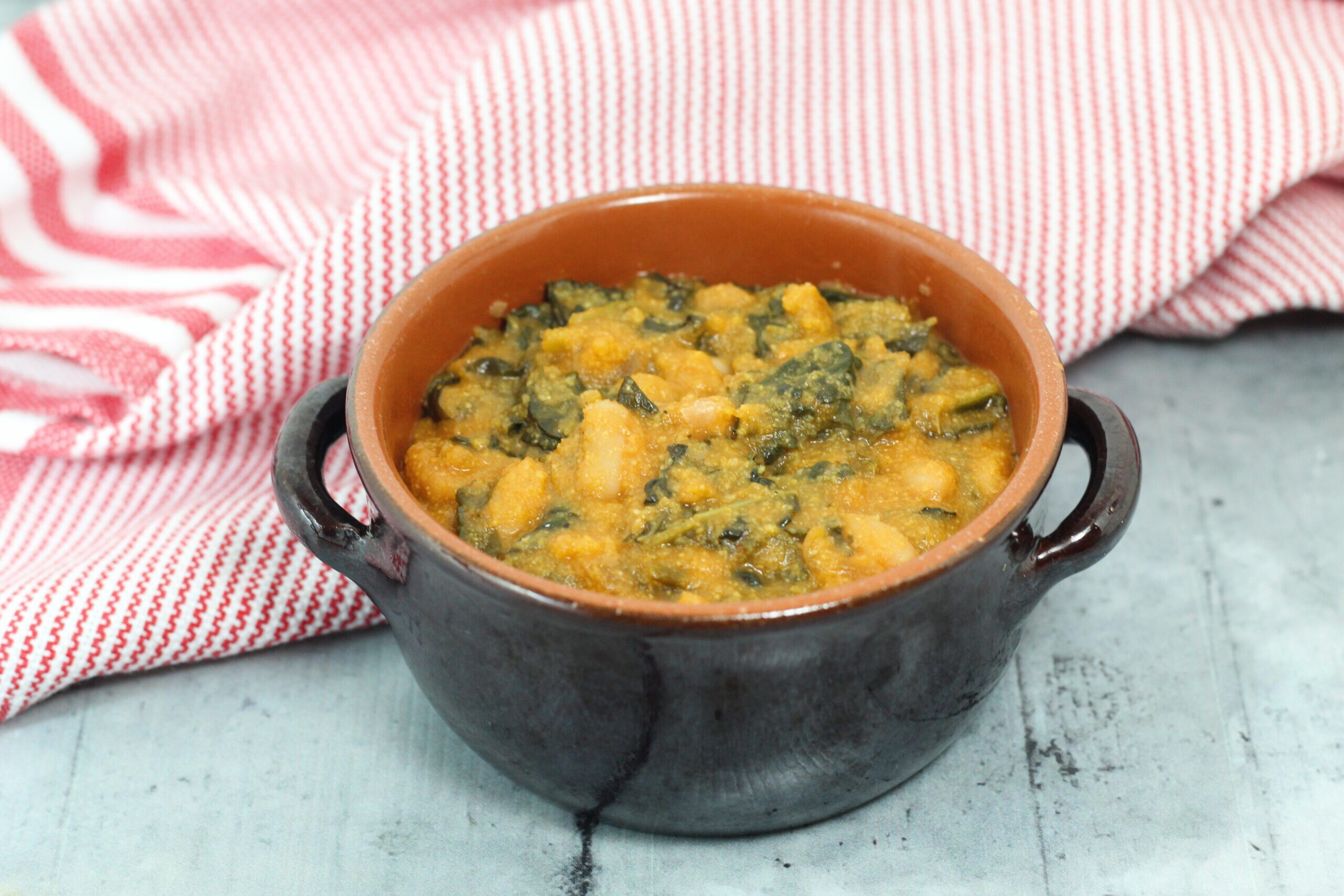 Farinata toscana com couve e feijão