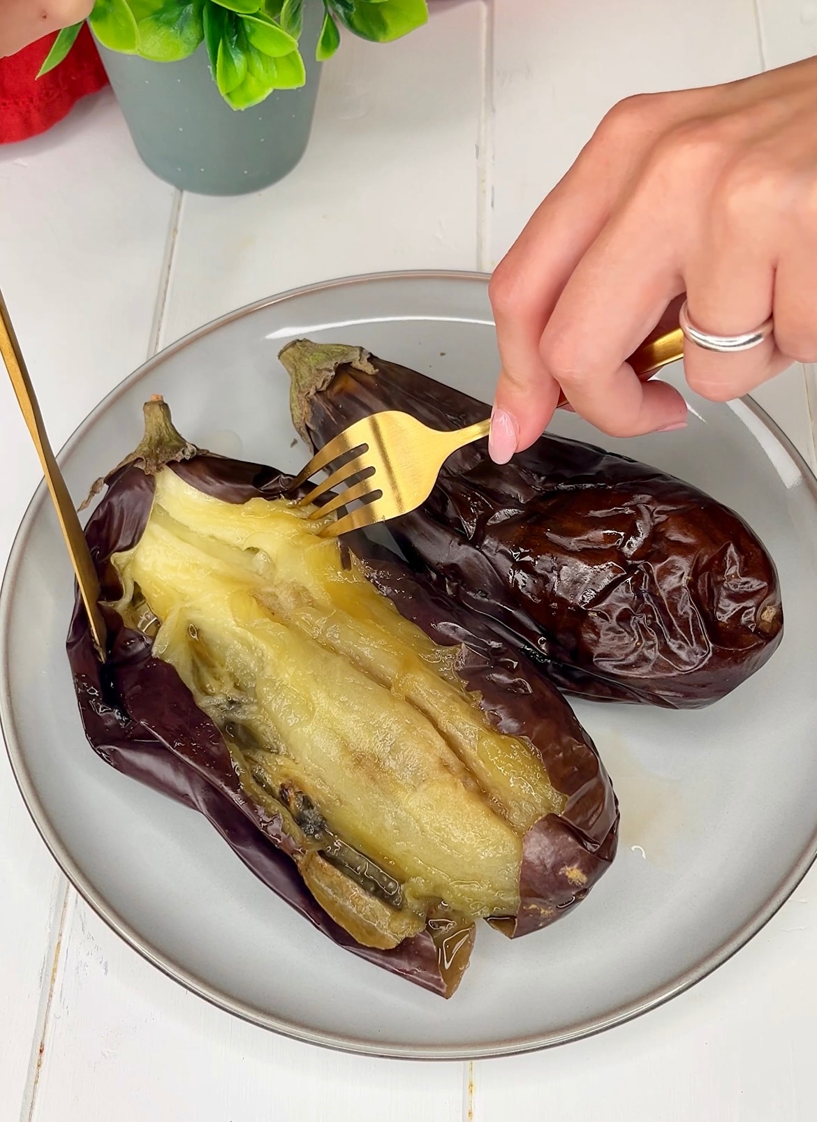 Berinjelas assadas na fritadeira elétrica