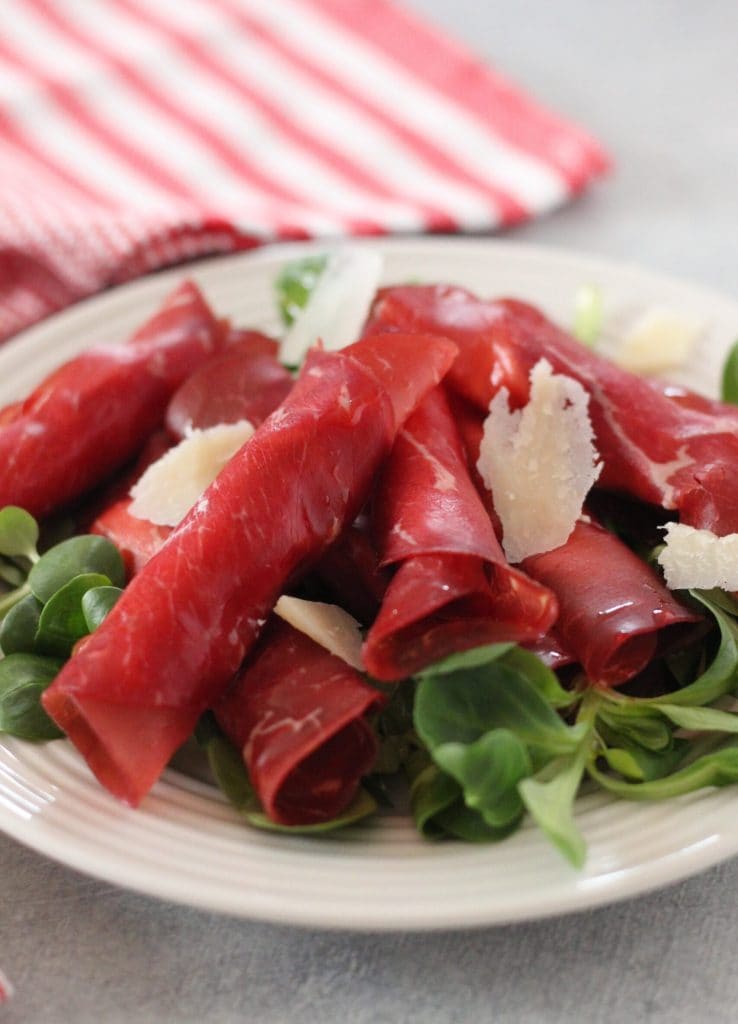 rolinhos de bresaola com philadelphia e nozes