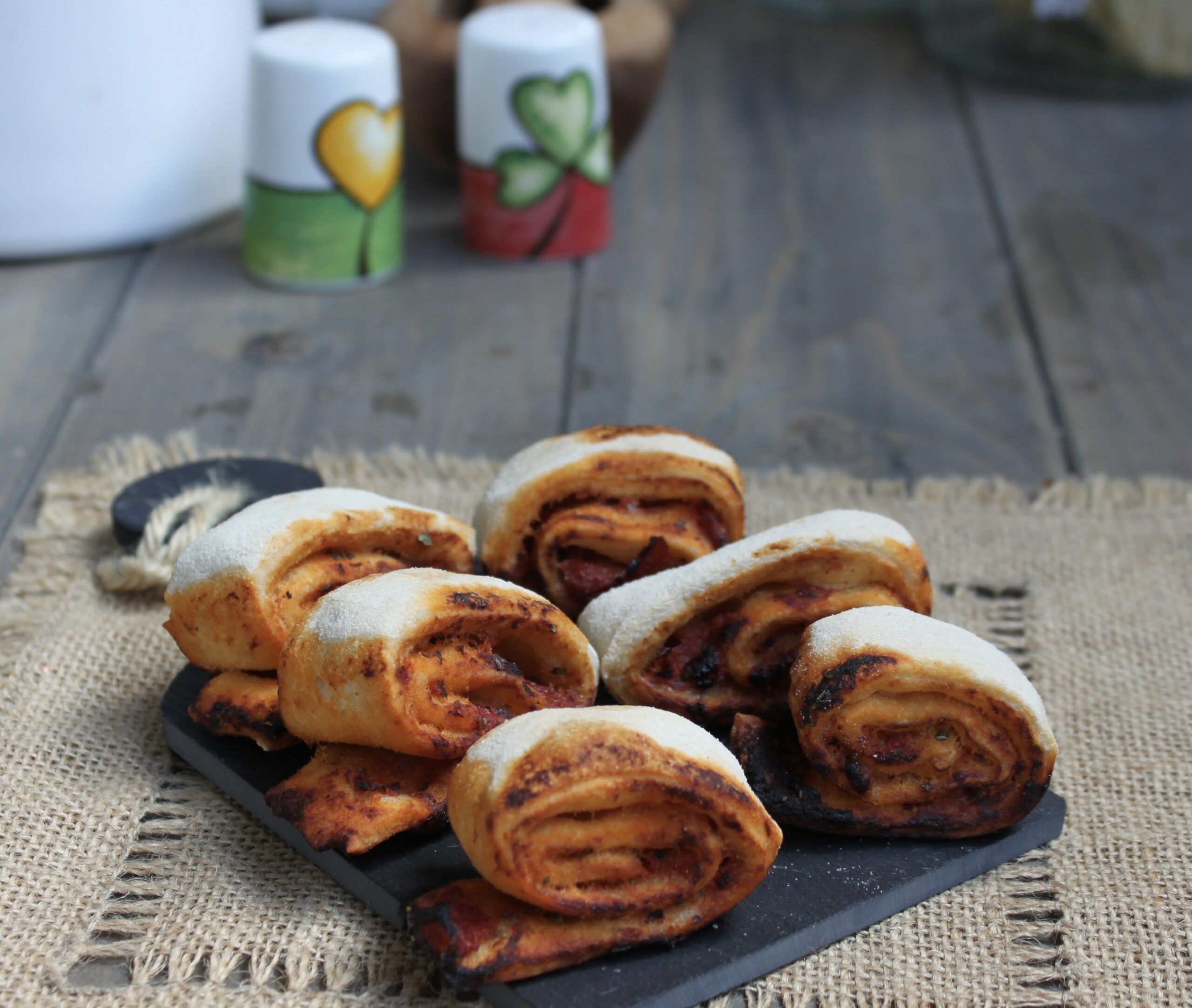 Rolinhos de tomate com excesso de fermento natural