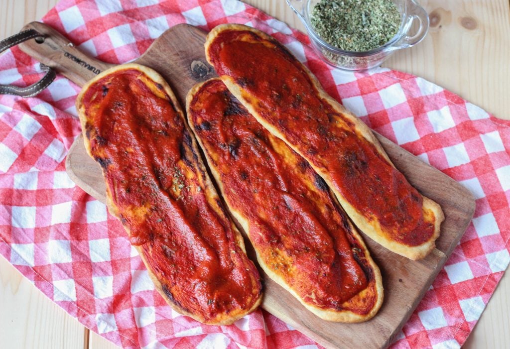 línguas de pizza vermelhas crocantes