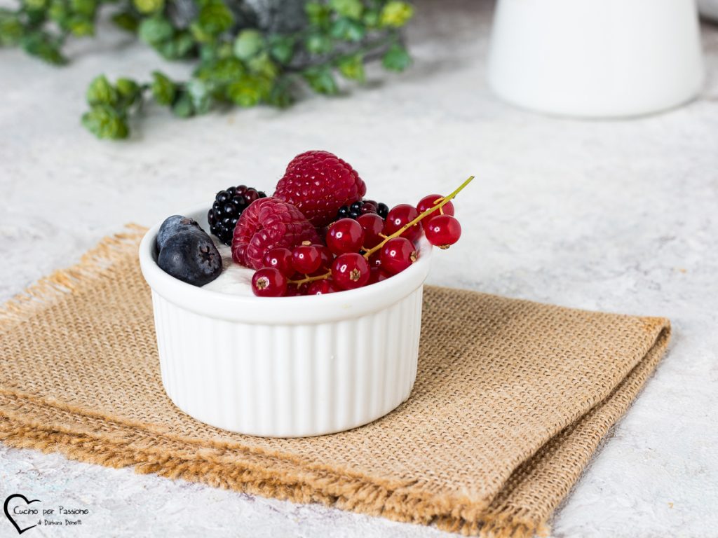 Iogurte grego e frutas