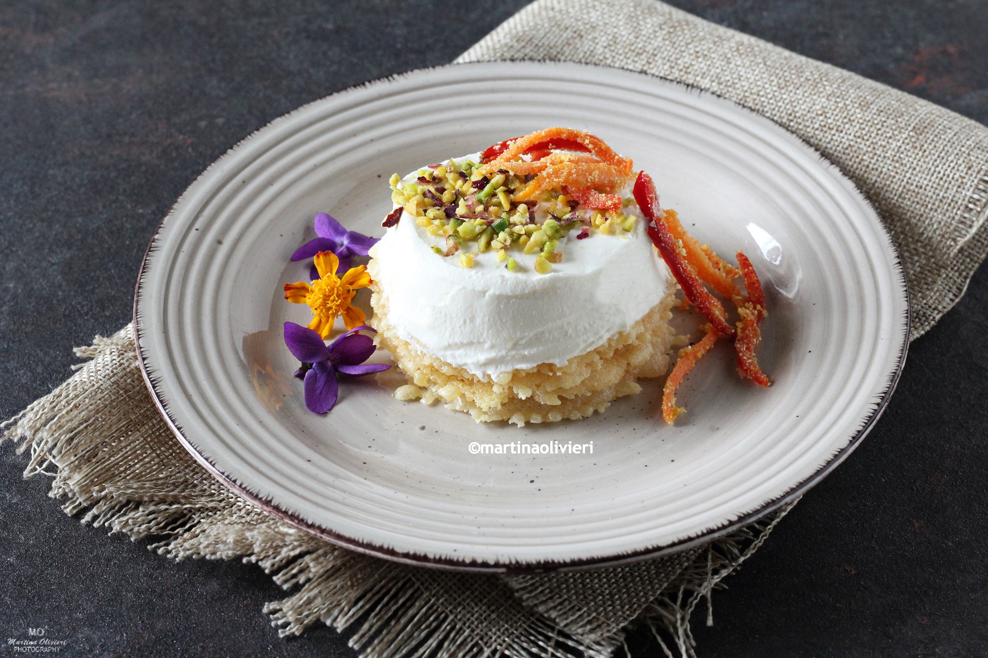 Mini cheesecake com parmesão e legumes crocantes