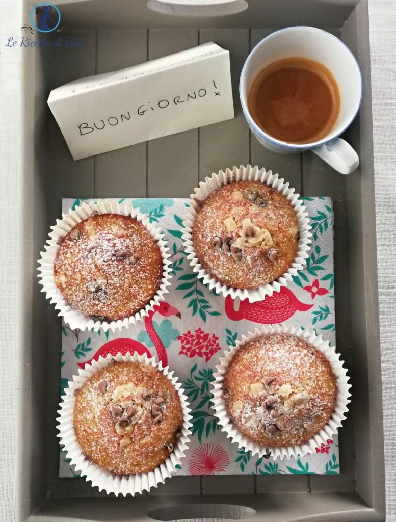 Muffin do fim de semana com gotas de chocolate