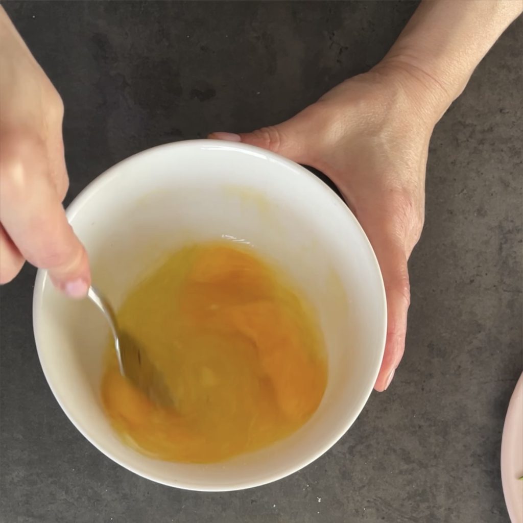 Omelete de abobrinha recheada com atum