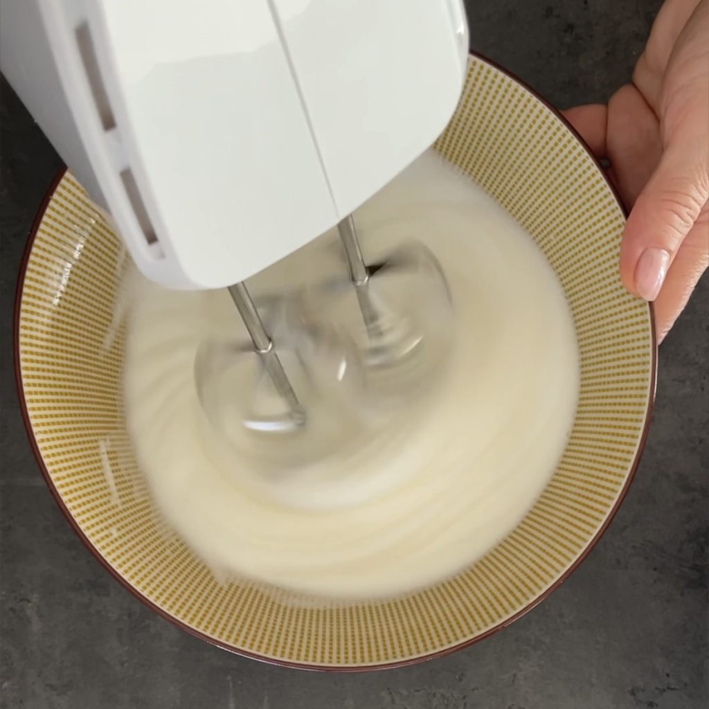 Panquecas salgadas com salmão e abacate