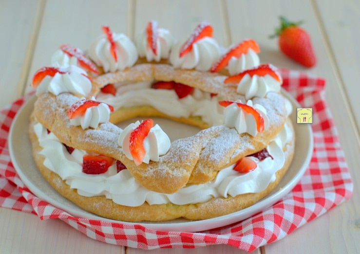 Paris Brest com chantilly e morangos