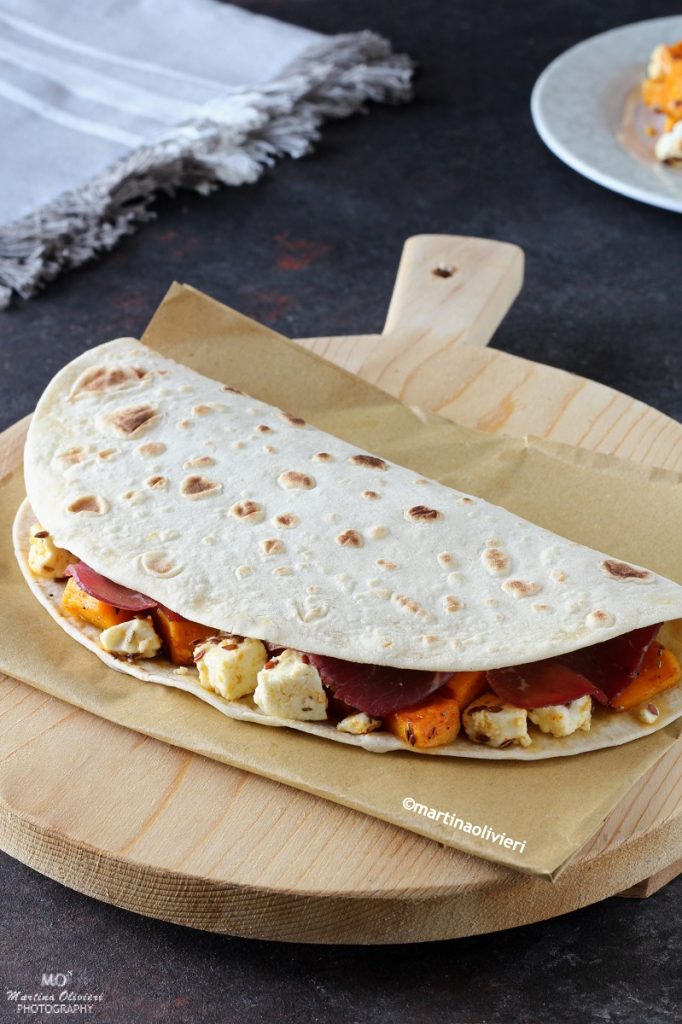 Piadina com abóbora, feta e bresaola