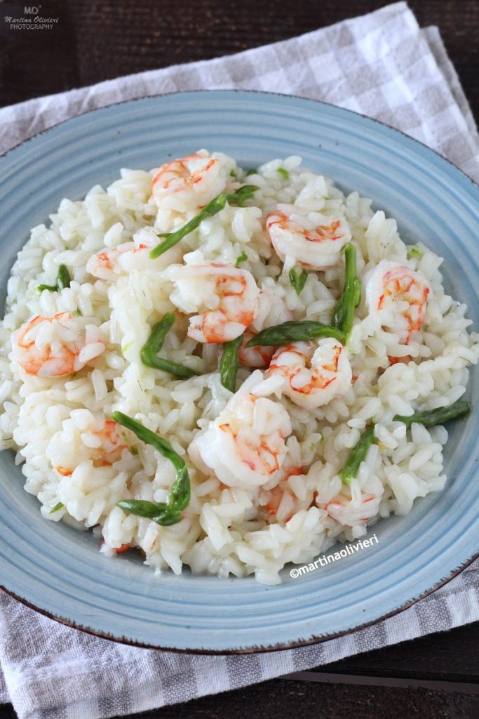 Risoto com aspargos e camarões