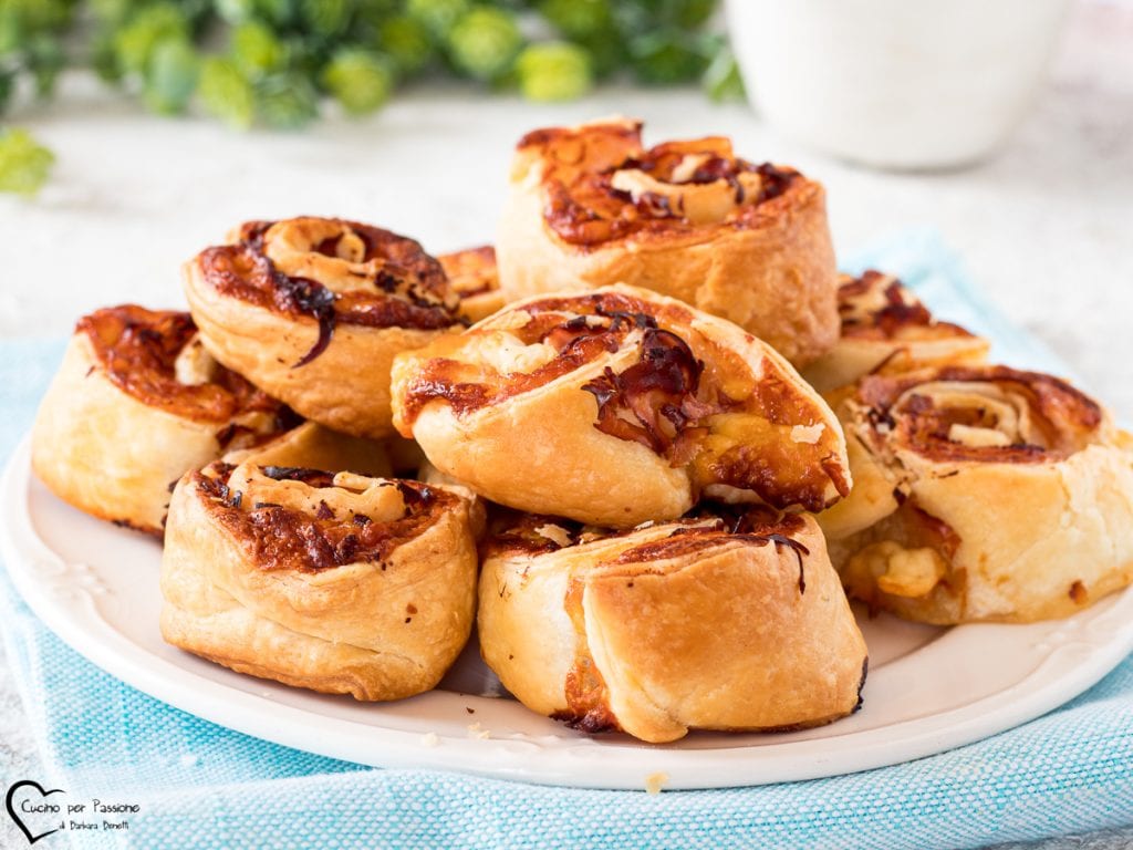 Rolos de massa folhada na fritadeira a ar