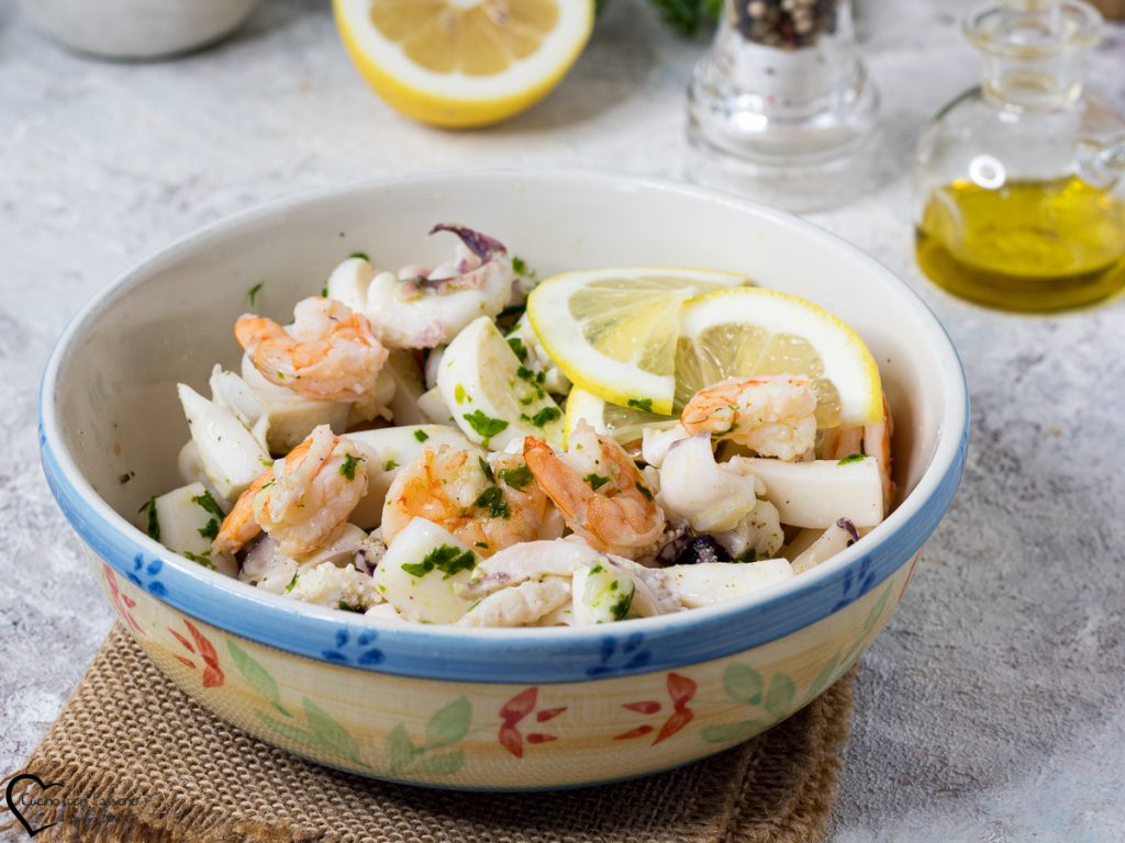 Salada de lulas e camarões