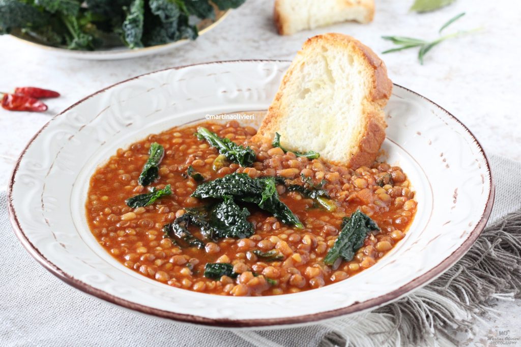 Sopa de lentilhas e couve negra