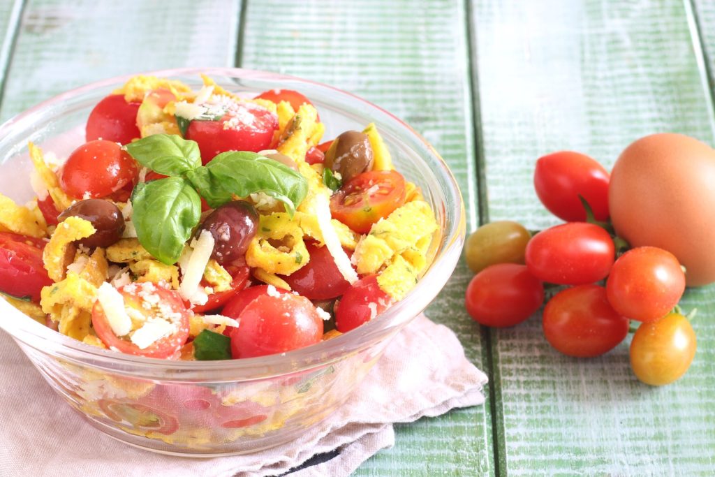 tagliatelle de omelete na salada