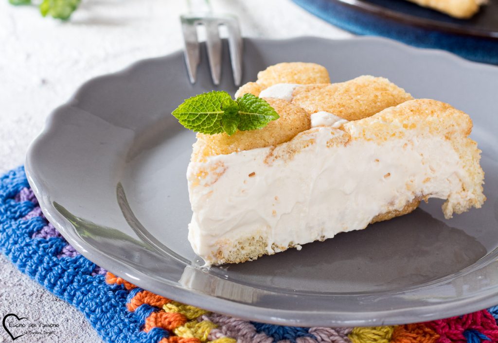 Torta gelada com creme paraíso