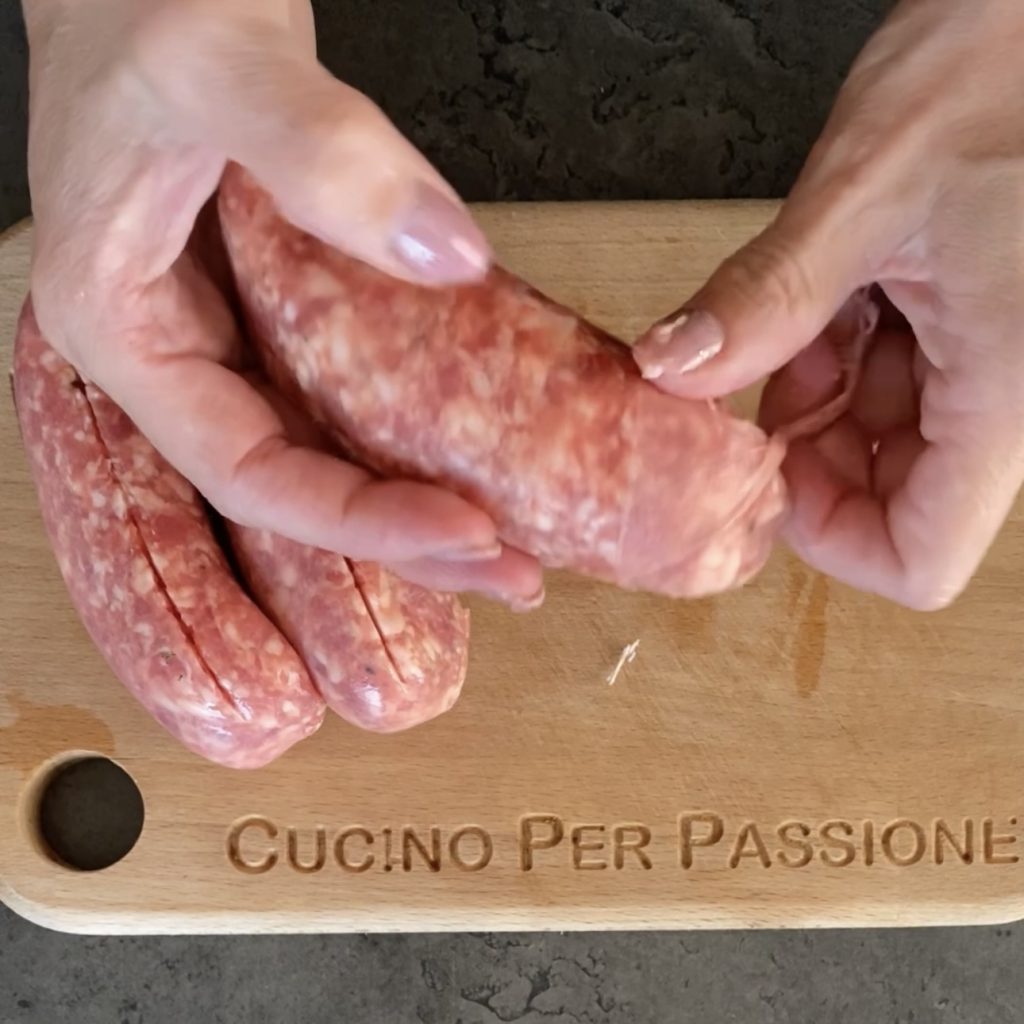 Torta salgada com cogumelos e linguiça