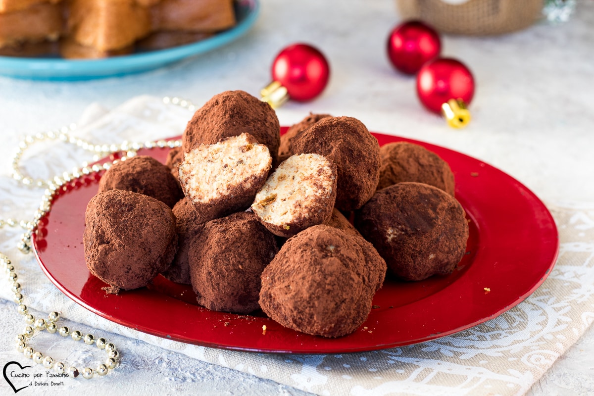 TRUFAS DE PANDORO com café