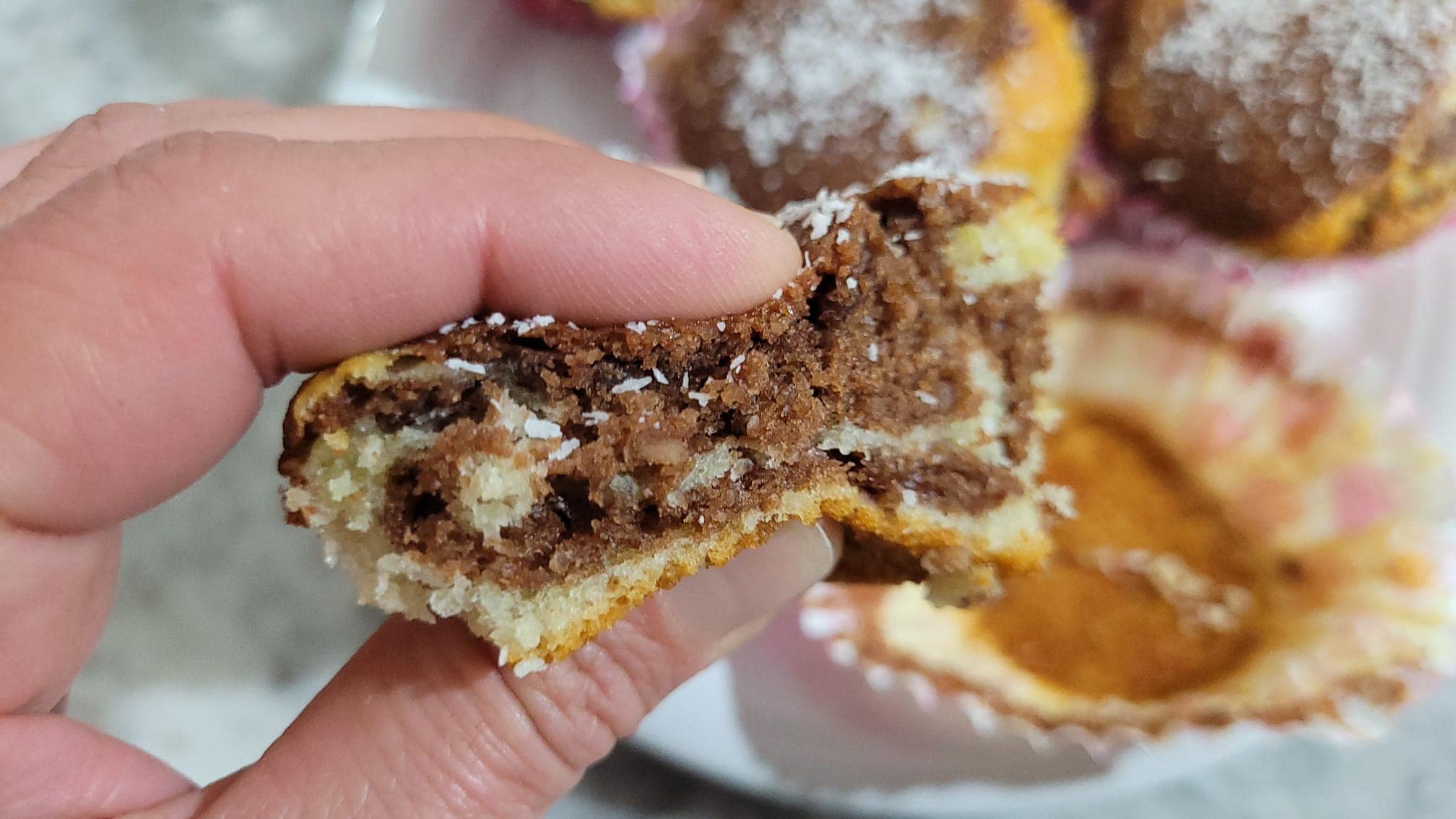 Muffins Marmorizados de Coco e Cacau na Airfryer