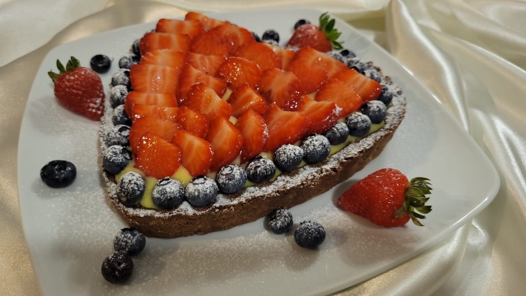 Torta multicereais, frutas e creme de limão em fritadeira a ar