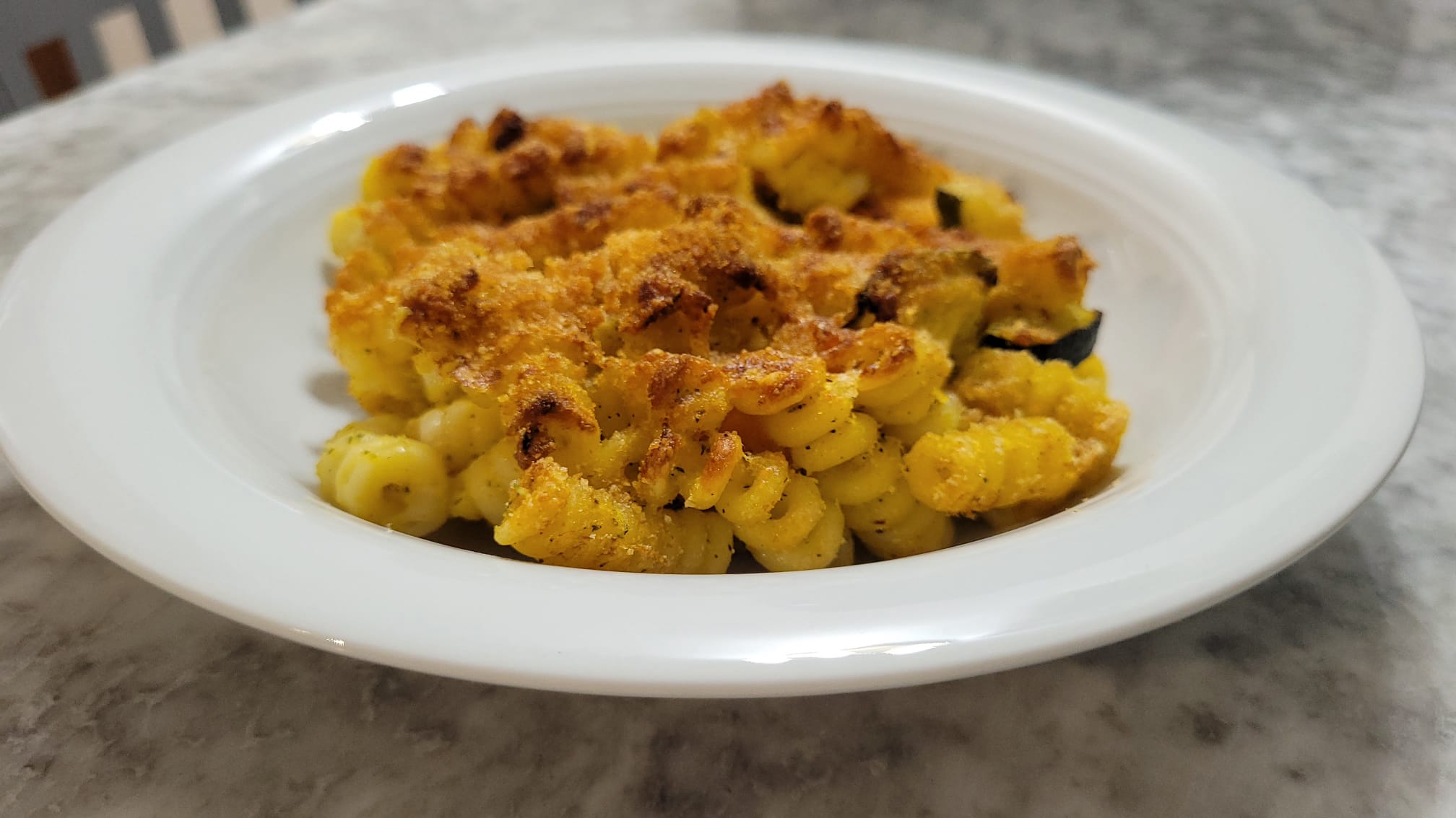 Fusilli gratinados com abóbora e abobrinha