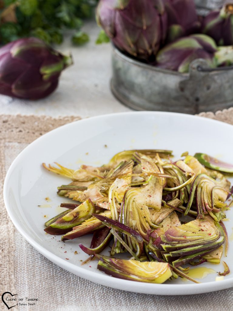 alcachofra crua na salada