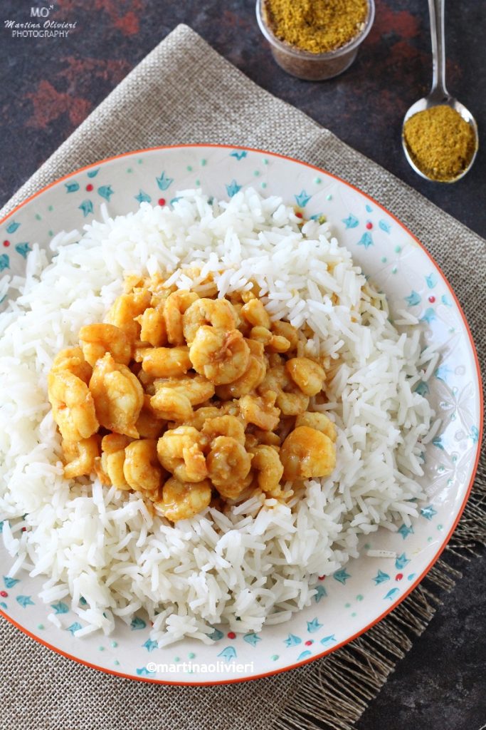 Arroz com camarão ao leite de coco e curry