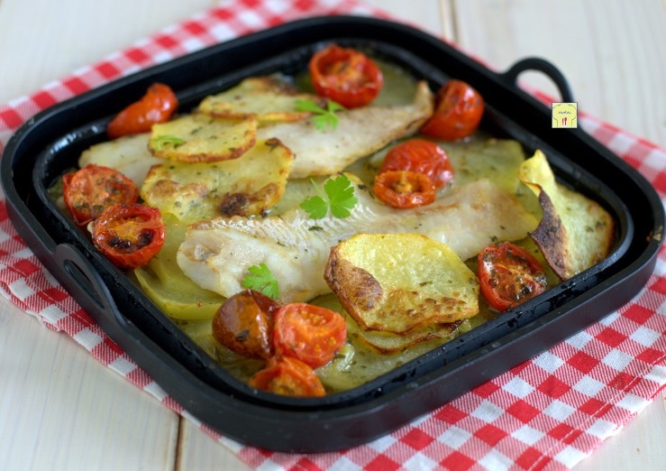 Bacalhau com tomates e batatas na fritadeira a ar