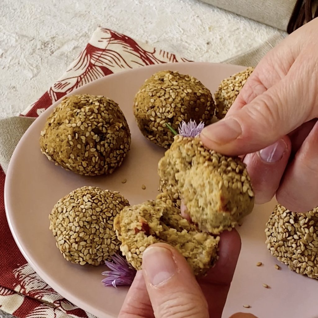 bolinhos de grão-de-bico e atum