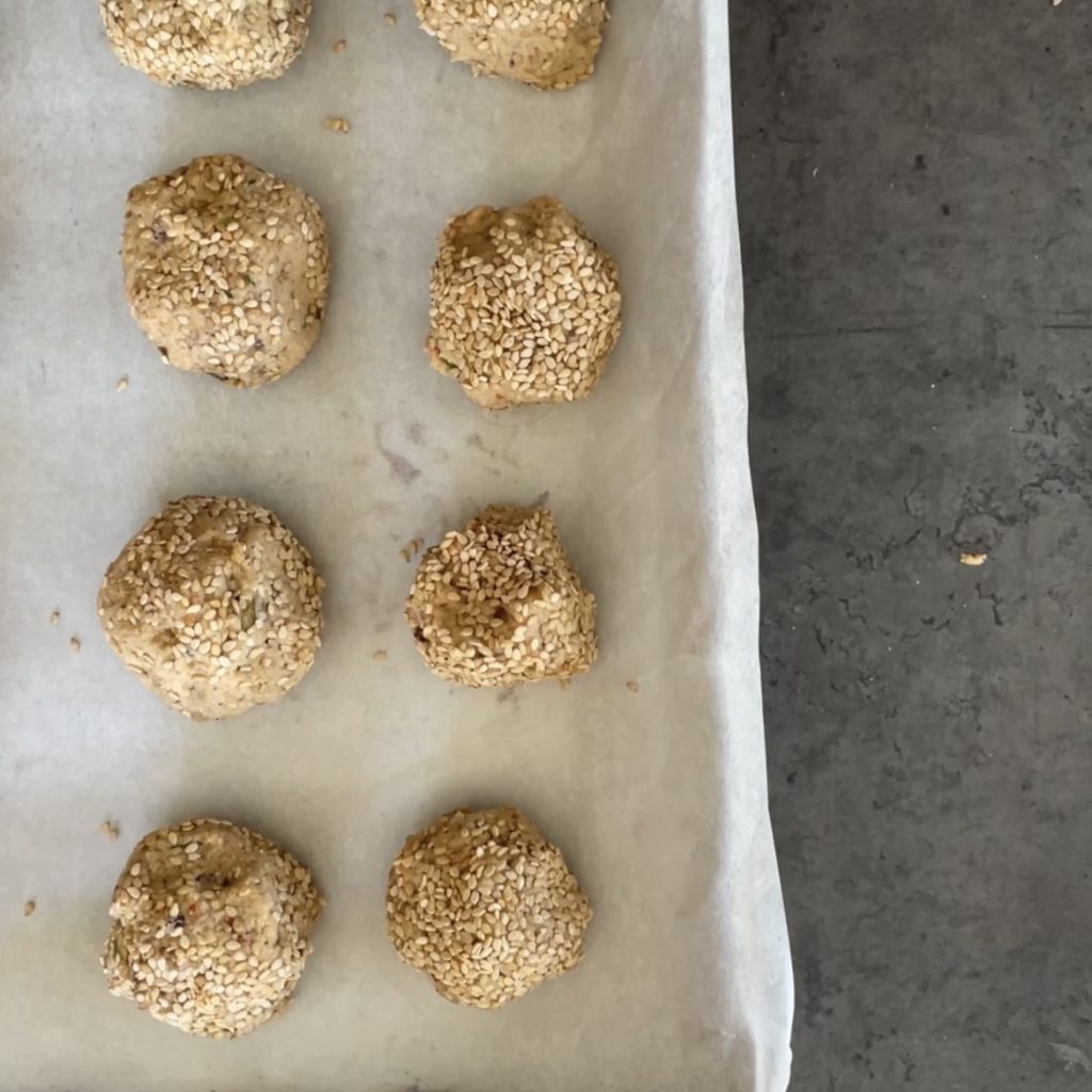 bolinhos de grão-de-bico e atum