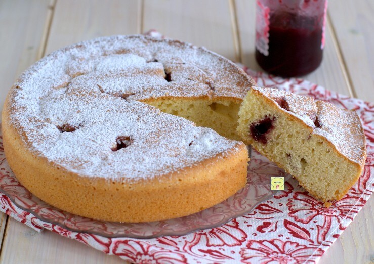 Bolo de 5 minutos com geleia