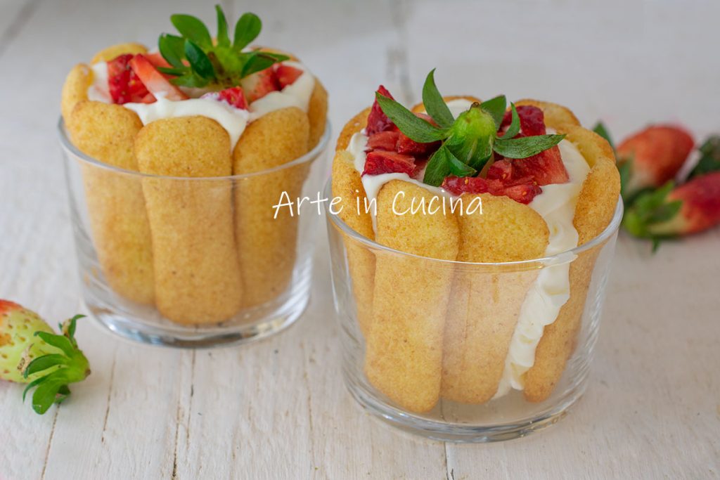 Copos de morangos e creme diplomático