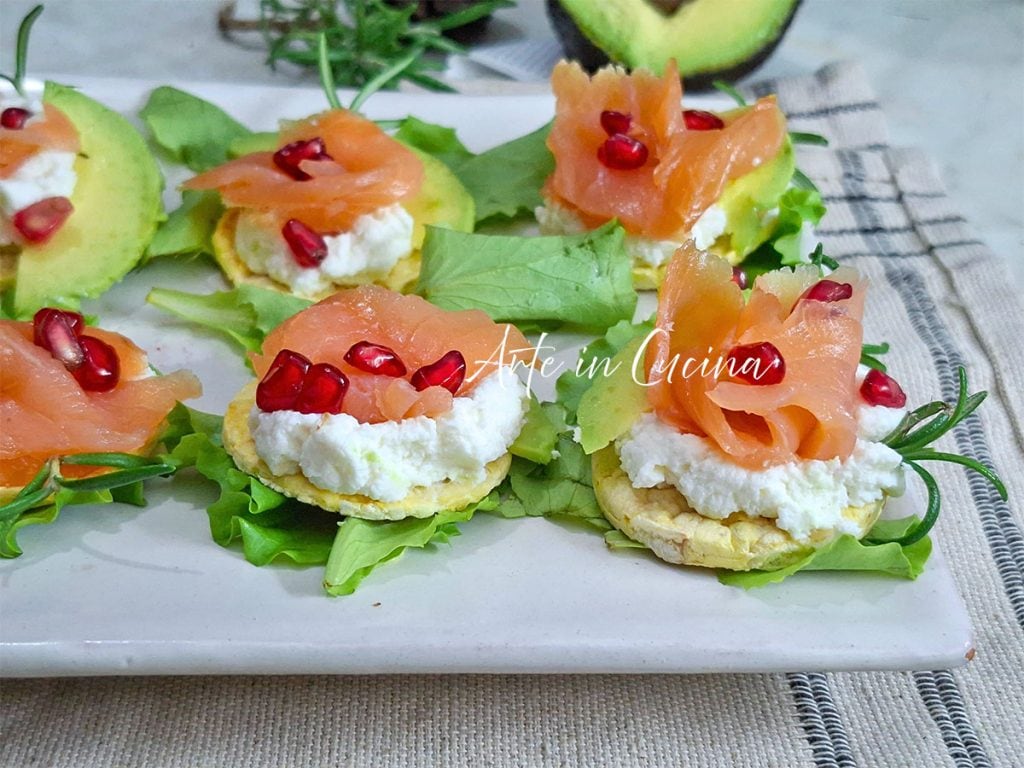 CROSTINIS com SALMÃO e QUEIJO