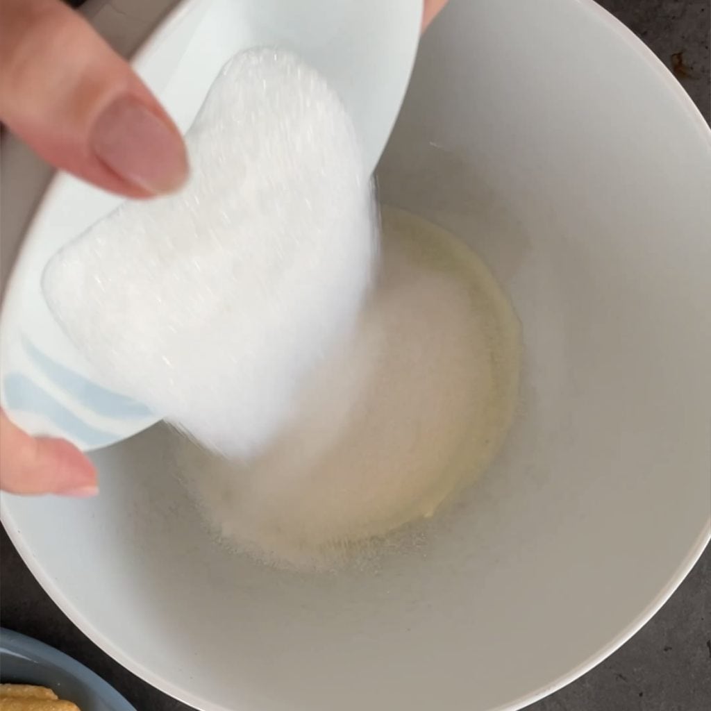 doce com pavesini e café