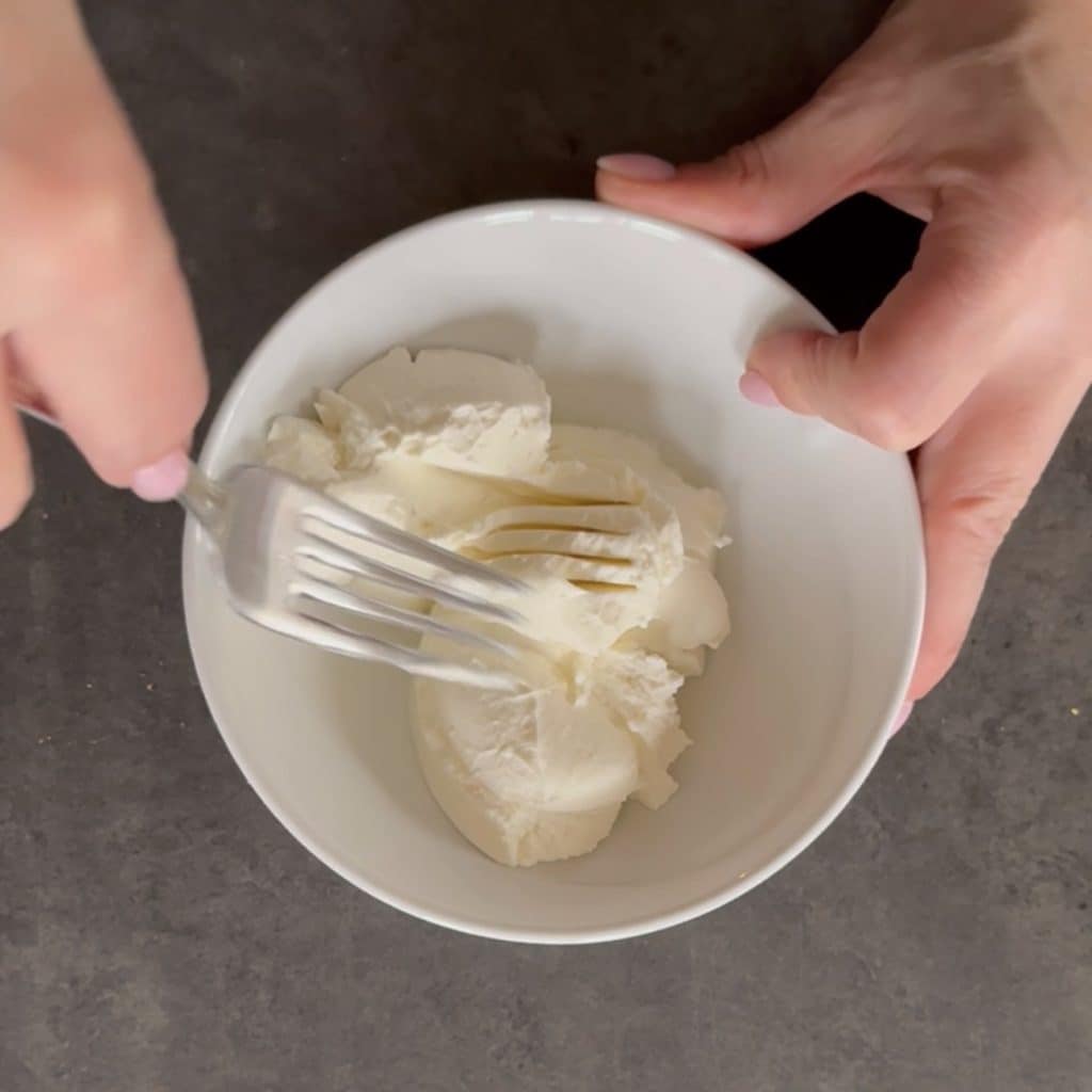 enroladinhos de massa folhada com atum e philadelphia