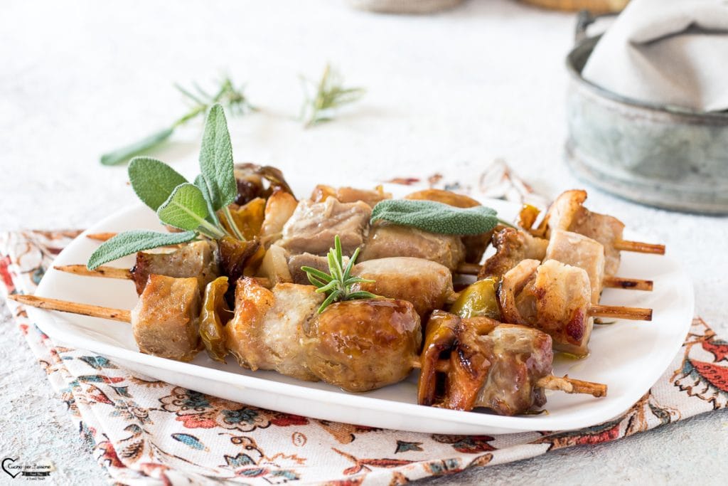 espetinhos de porco ao forno