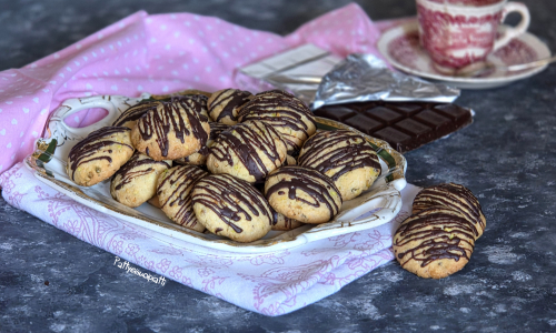 Biscoitos de pistache e chocolate