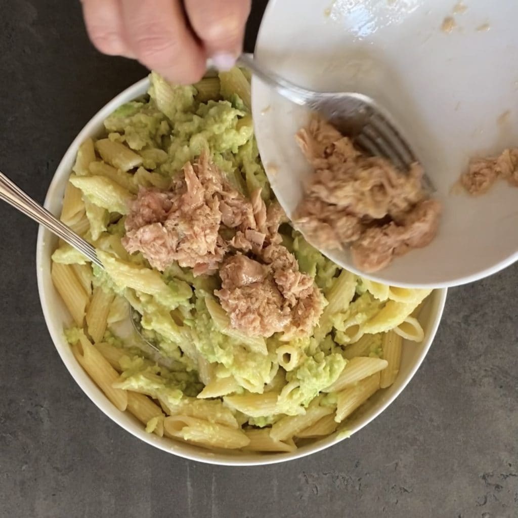 macarrão abacate e atum