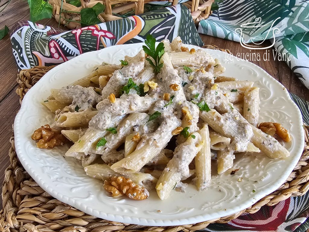 massa com creme de cogumelos e nozes