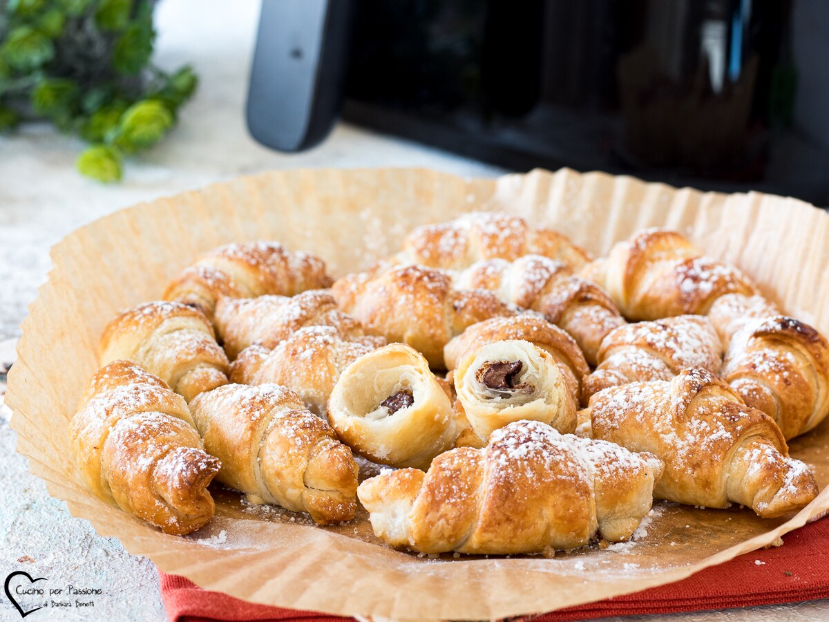 MASSA FOLHADA E NUTELLA NA FRITADEIRA SEM ÓLEO