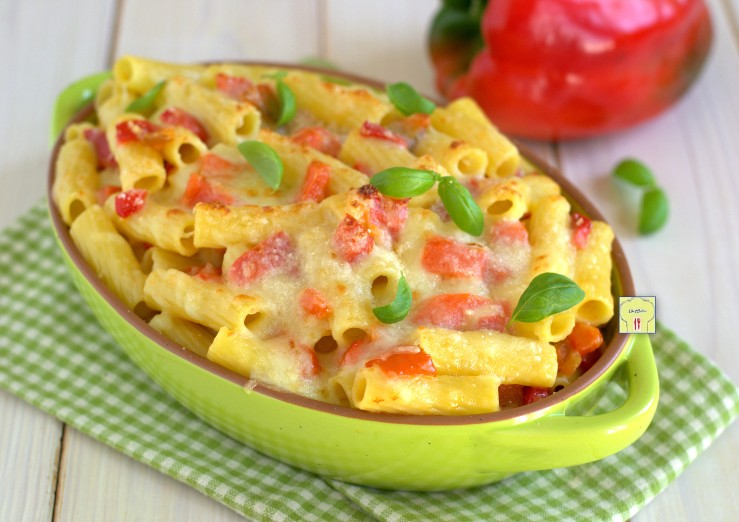 Massa gratinada com pimentões