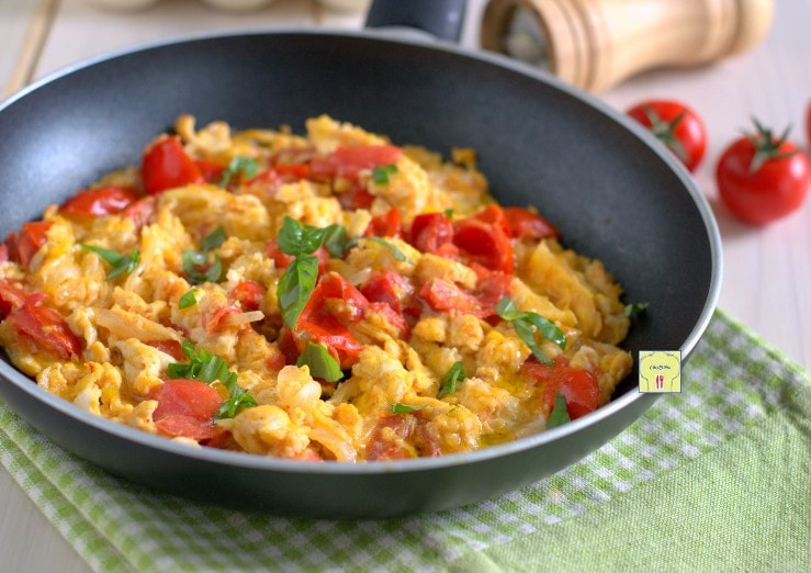 Ovos mexidos com tomate