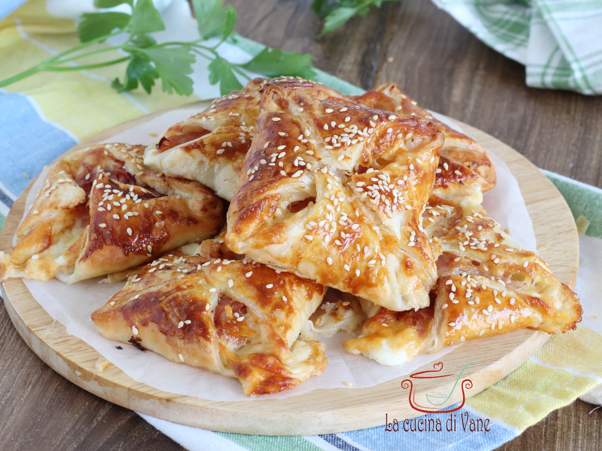 PACOTINHOS COM PRESUNTO, QUEIJO STRACCHINO E SCAMORZA
