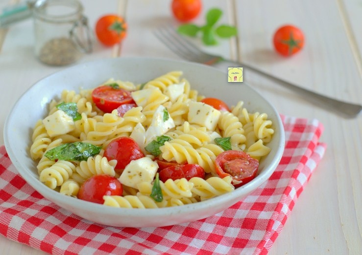Pasta fria à caprese