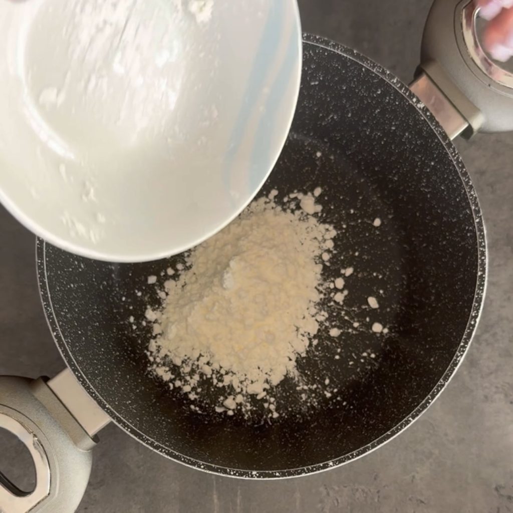 pudim de leite com molho de framboesa